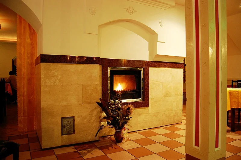 Kamin im Restaurant des Hotels La-Musica